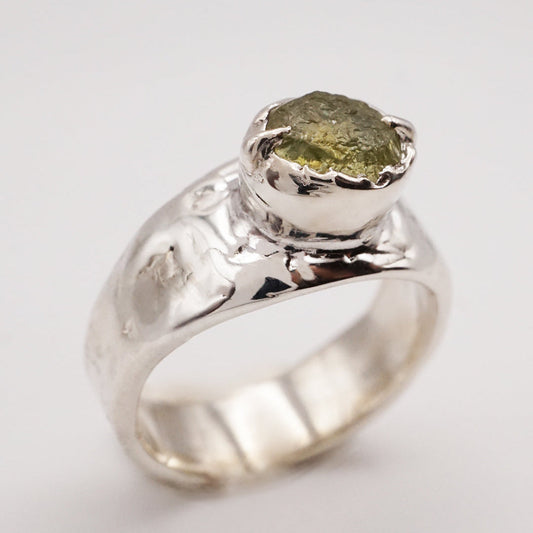Bague saphir brut du Montana brut et argent - pièce unique