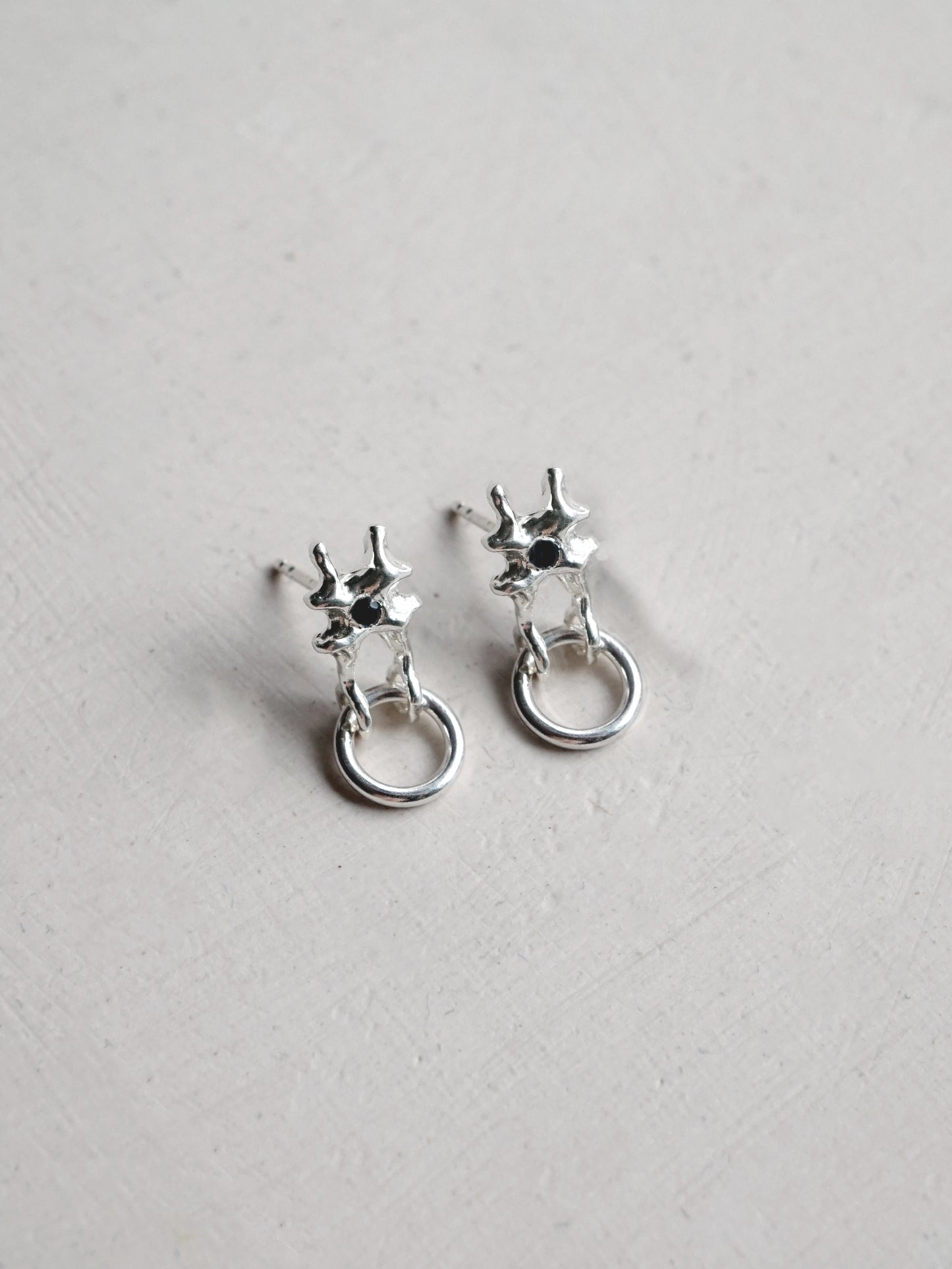 sterling silver ARCHEOLOGIE II stud earring with sapphire