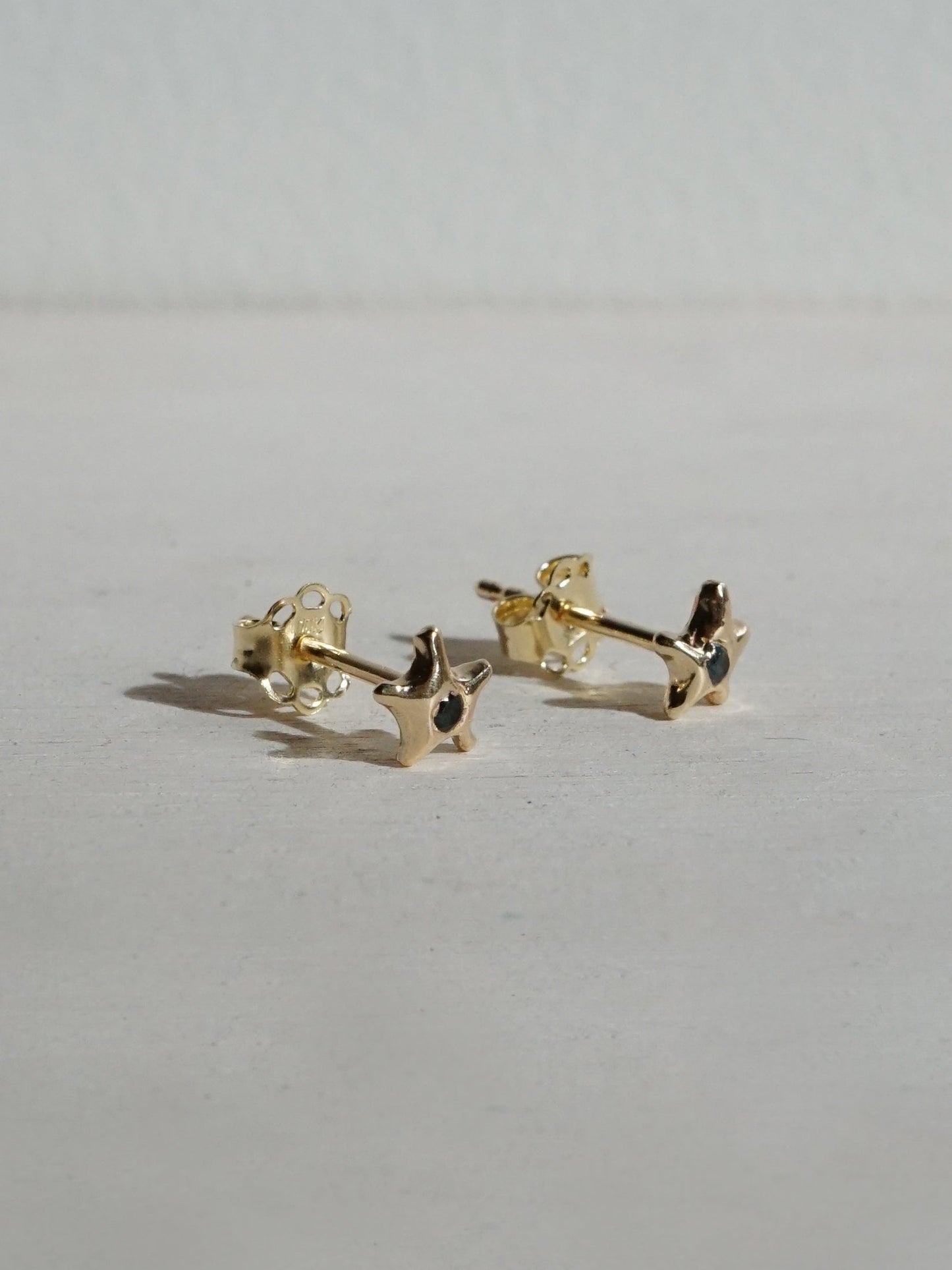 LUMIÈRE gold earrings with or without sapphire