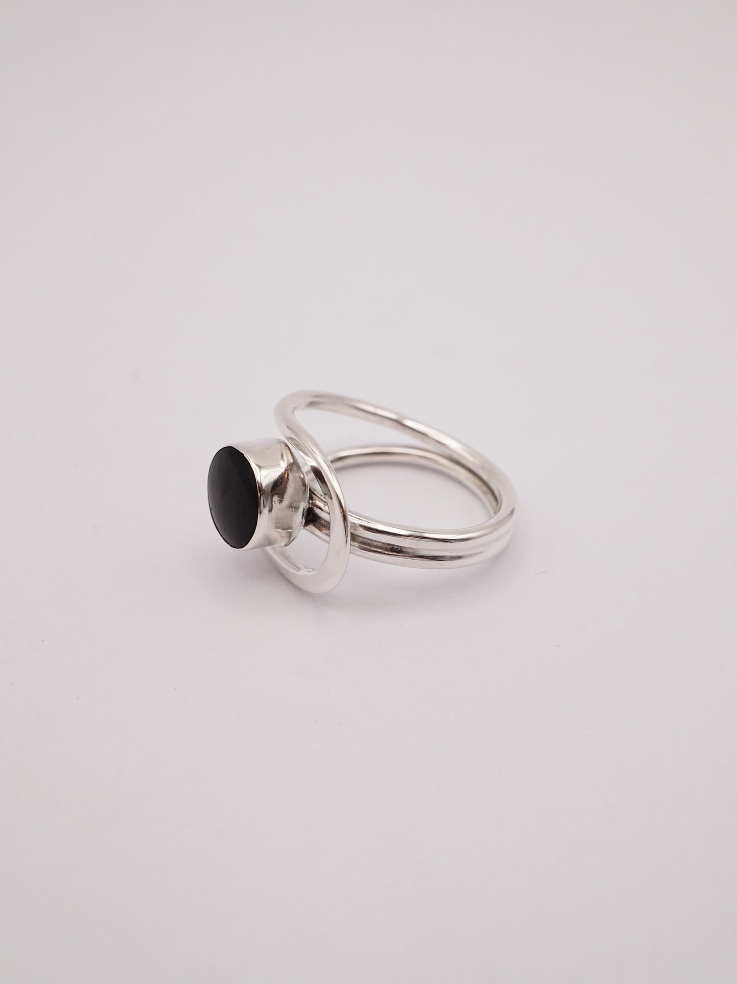 COM001 bague en argent et onyx