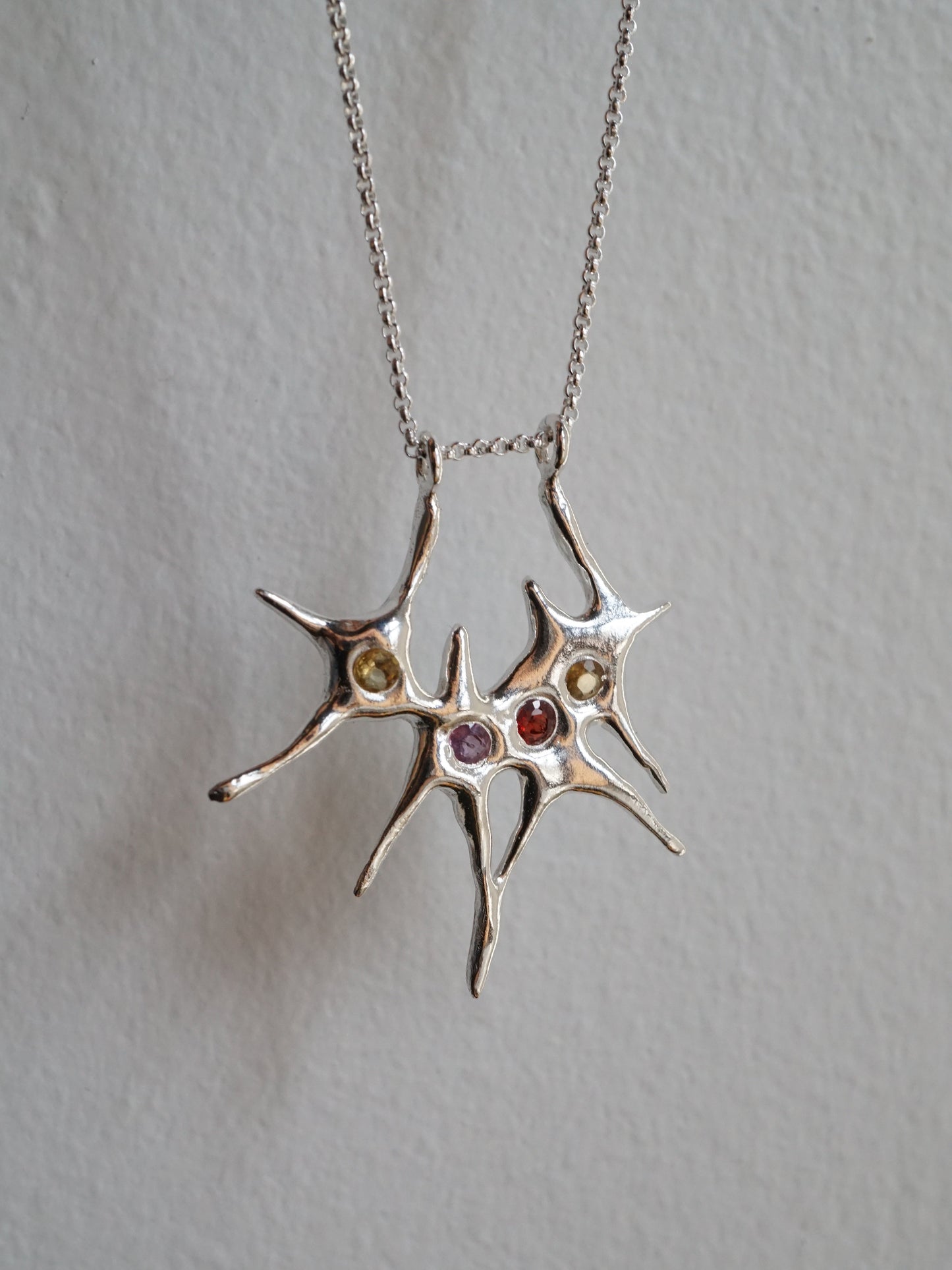 SISTERS necklace with sapphires