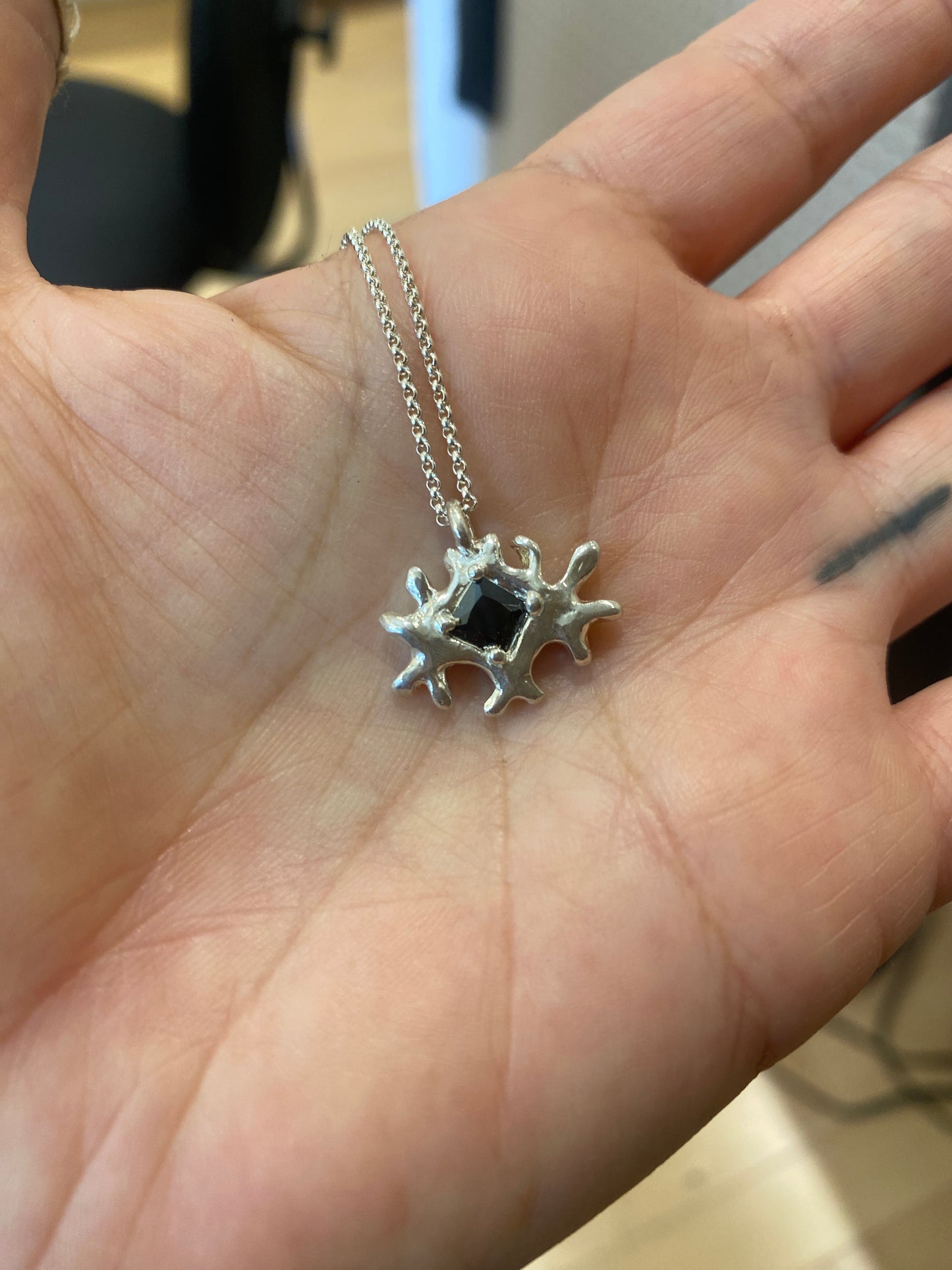 collier pendentif OOAK avec zircon noir carré MARMO