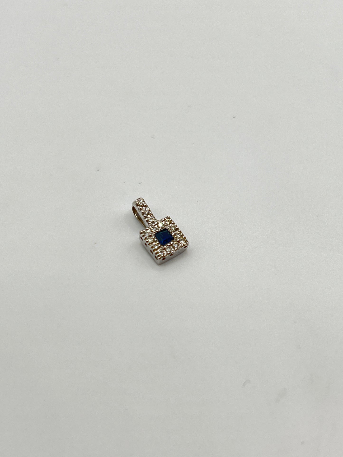 P-01 Pendentif ot blanc 19k - saphir et diamants