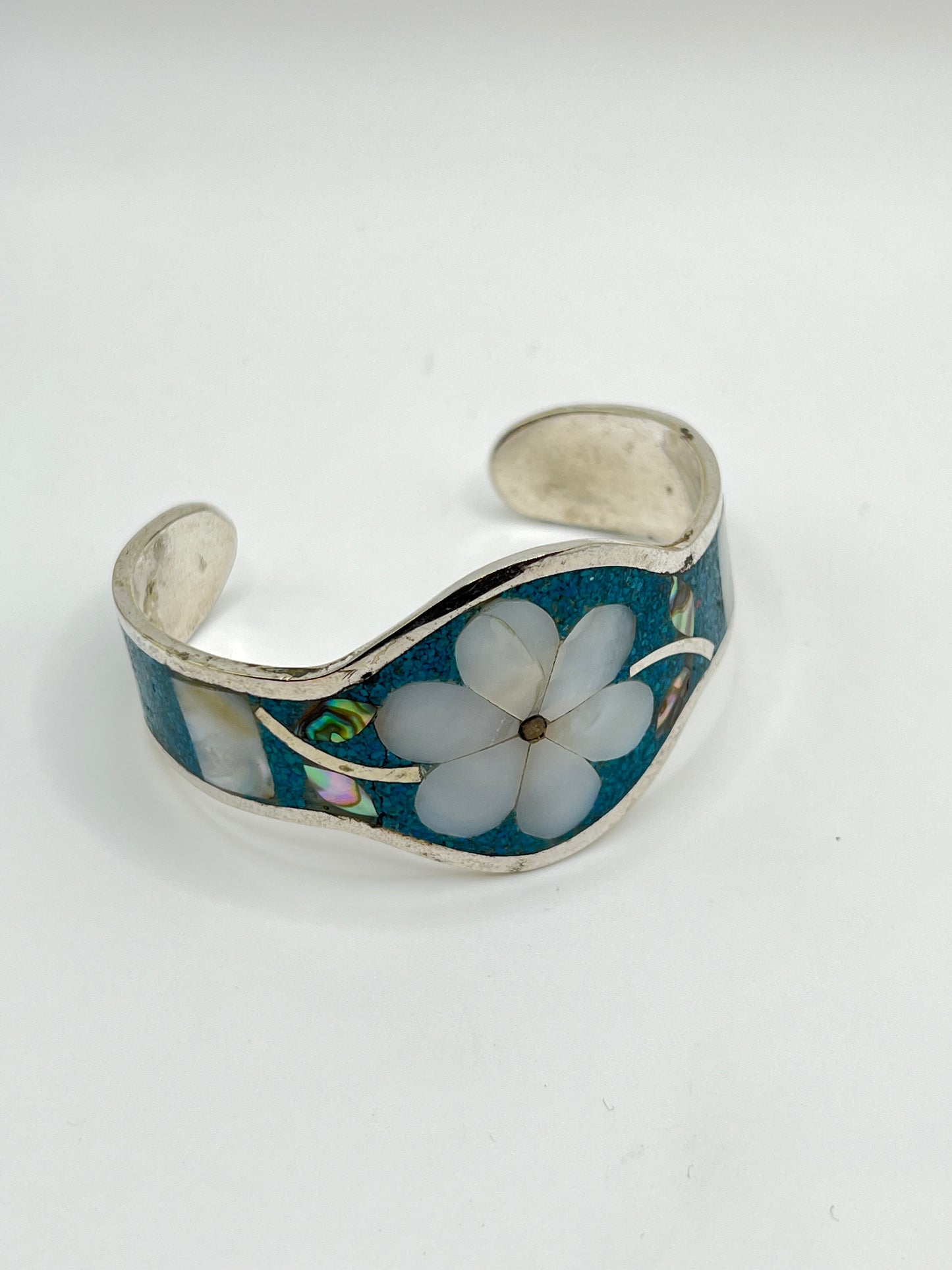 P-06 Bracelet rigide motif incrusté