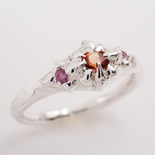 Bague 3 saphirs vermillon, rose et argent - pièce unique