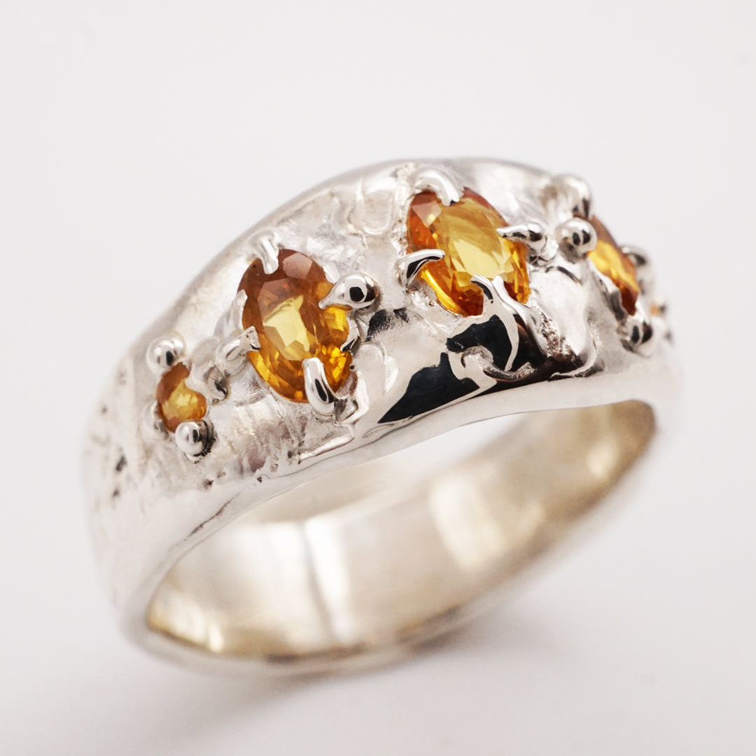 Bague GARANCE - 5 saphirs abricot et argent - pièce unique