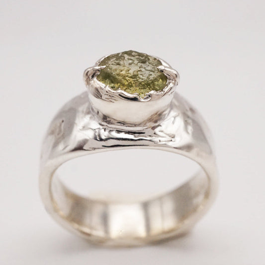 Bague saphir brut du Montana brut et argent - pièce unique