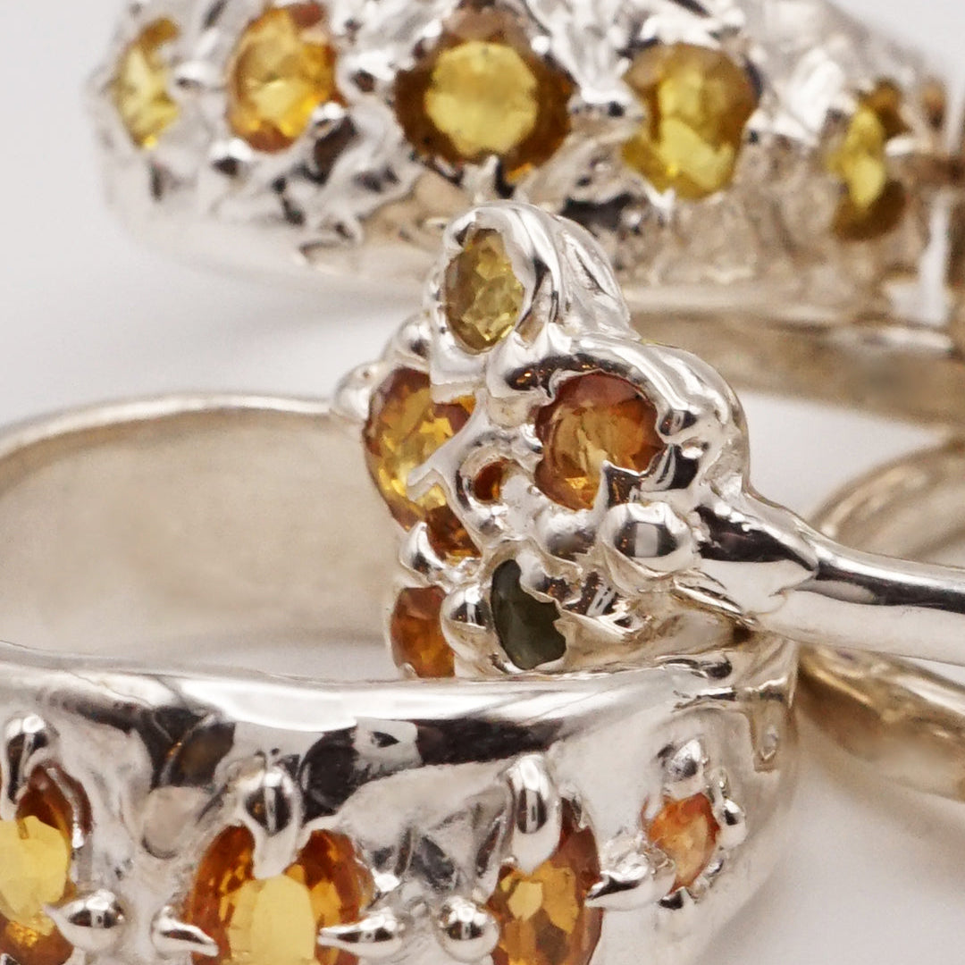 Bague 5 saphirs en fleur abricot et argent - pièce unique