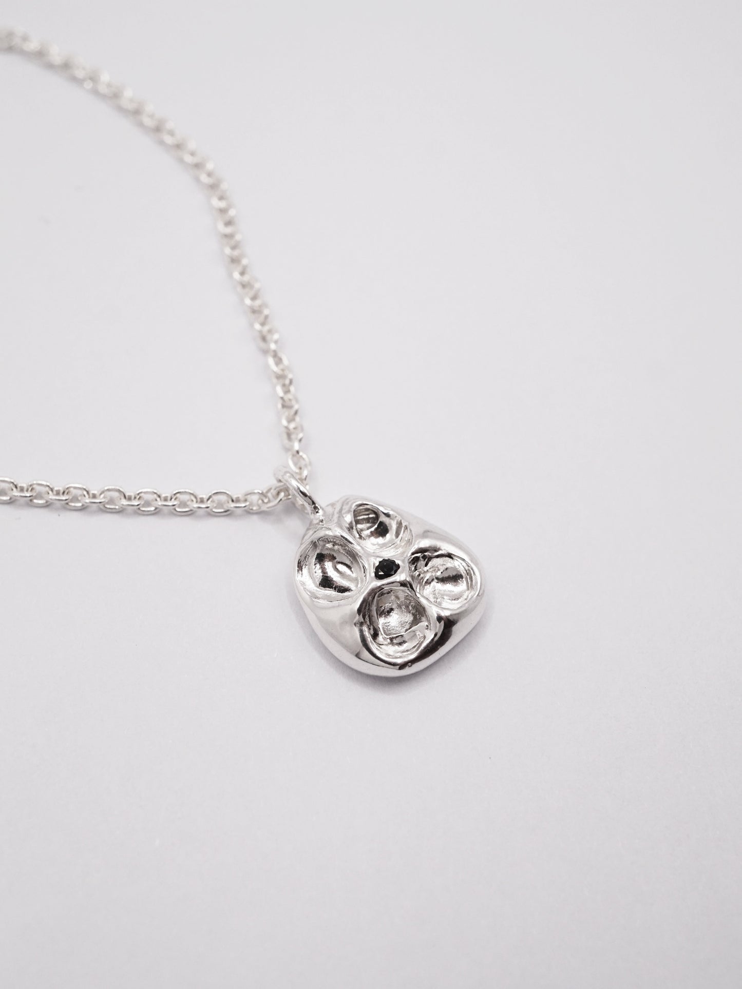 sterling silver CROQUÉE necklace with blue-black sapphire