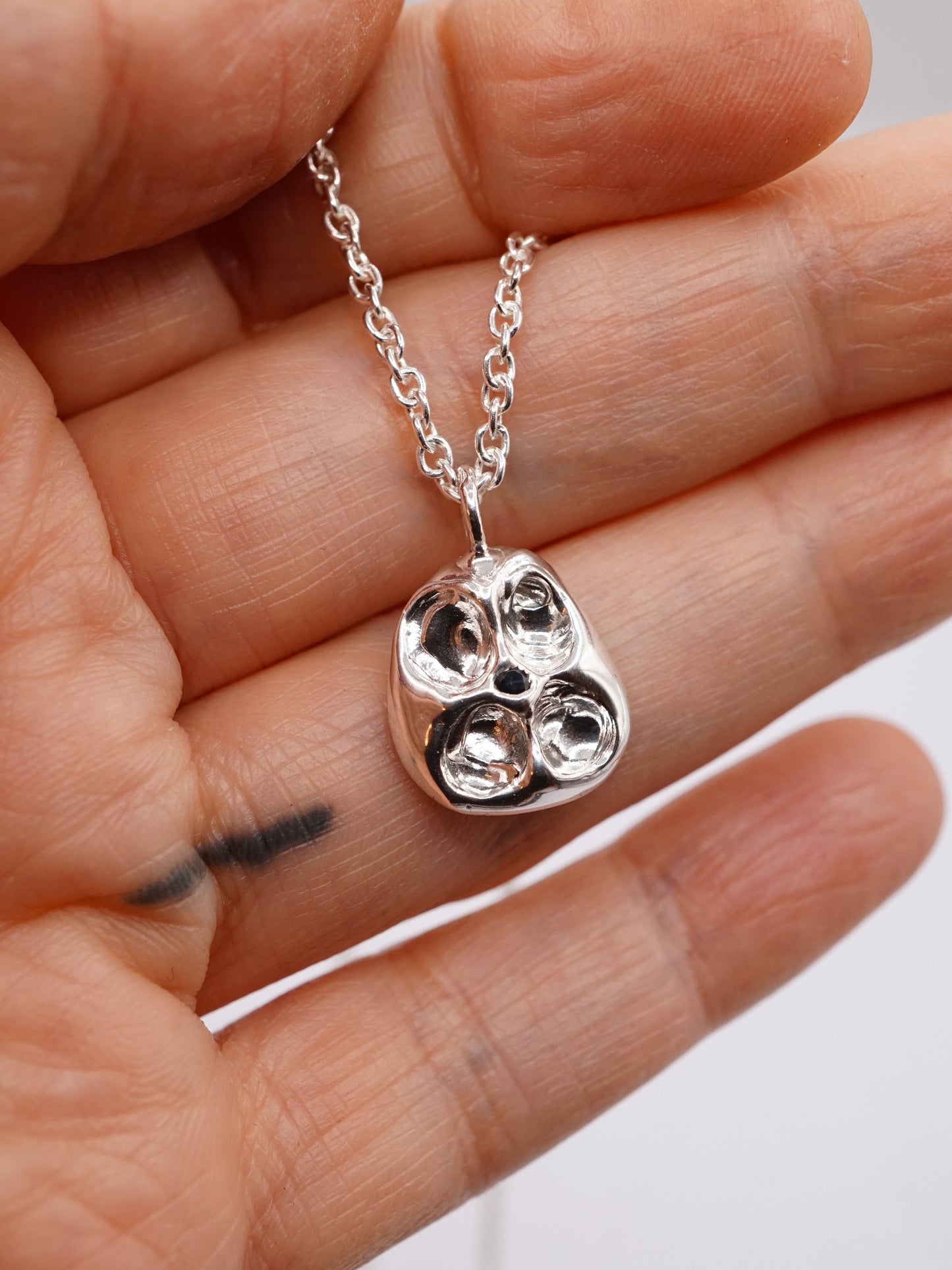 sterling silver CROQUÉE necklace with blue-black sapphire