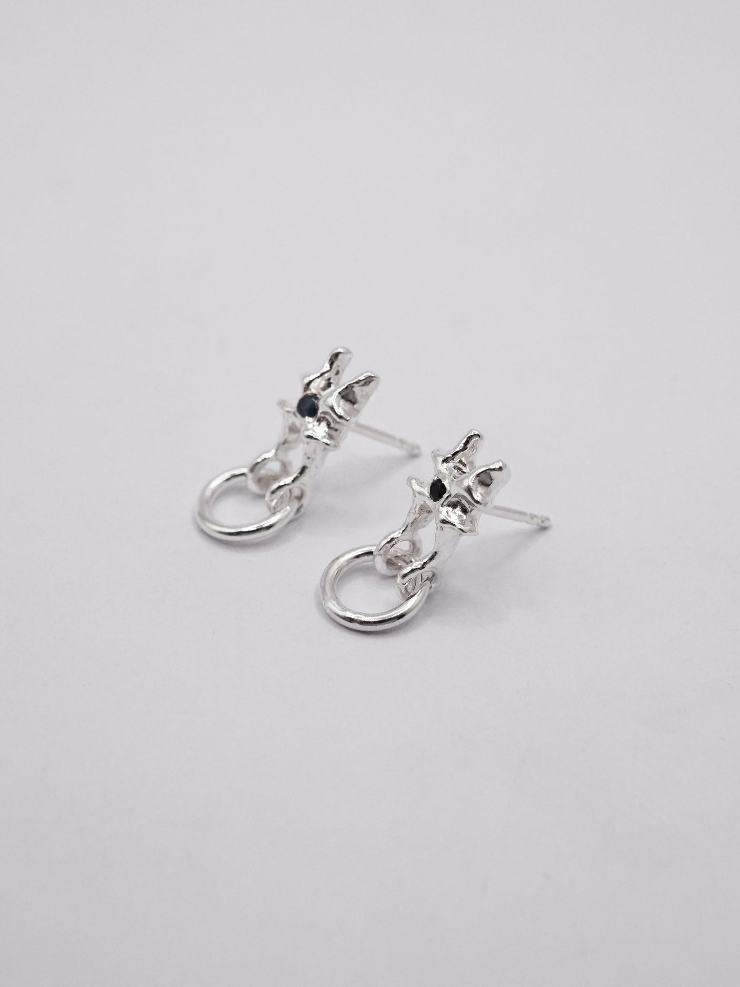sterling silver ARCHEOLOGIE II stud earring with sapphire