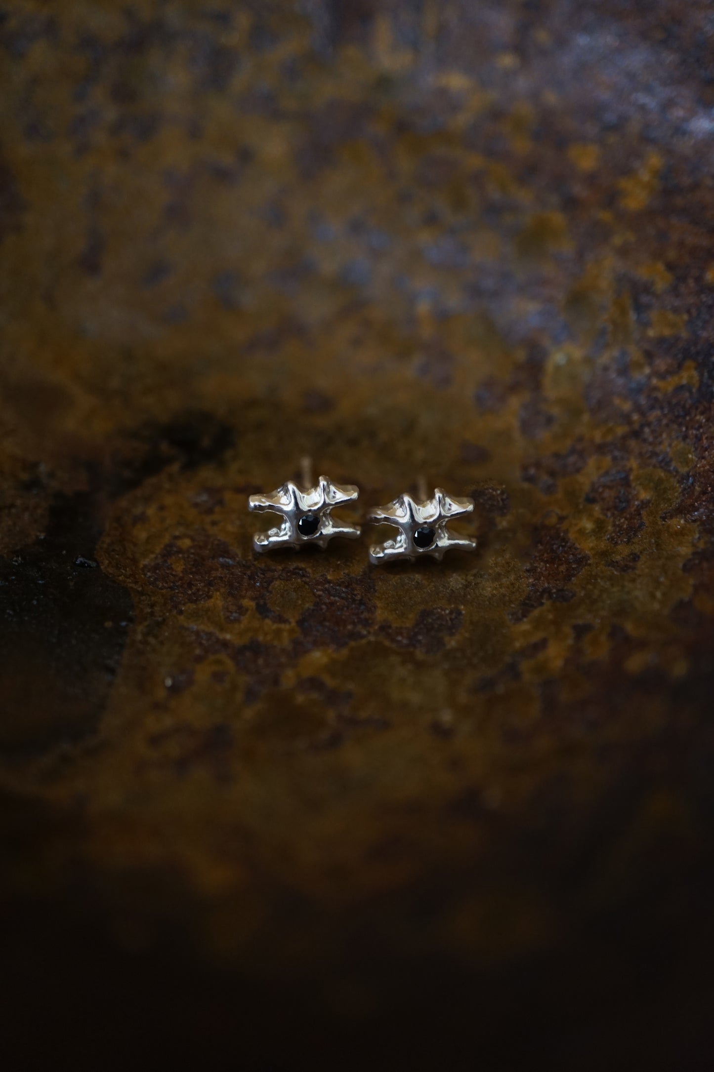 sterling silver ARCHEOLOGIE I stud earring with sapphire