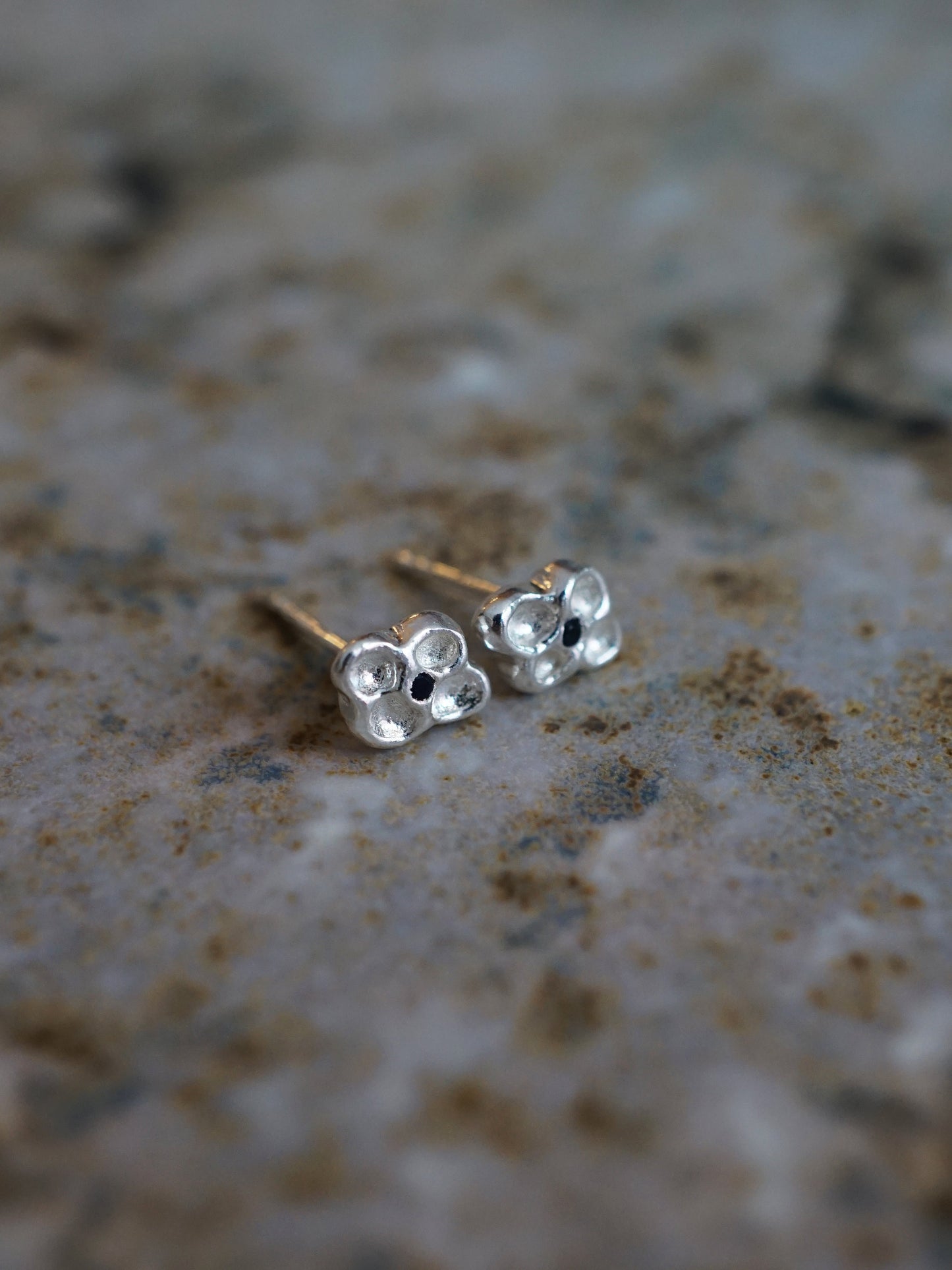sterling silver CROQUÉE studs with sapphire
