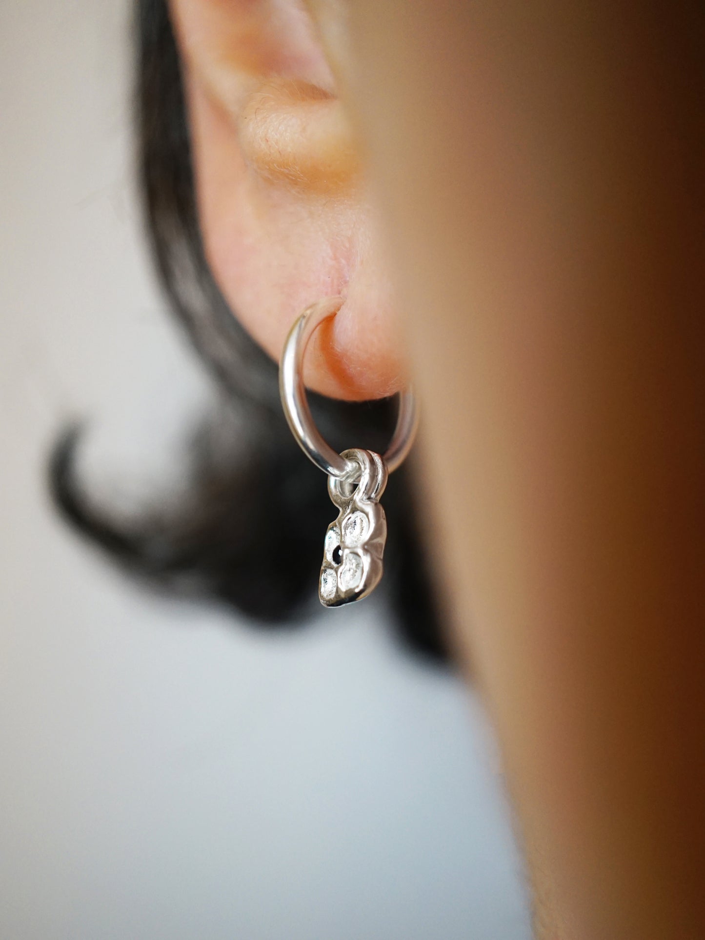 sterling silver CROQUÉE hoops with sapphires