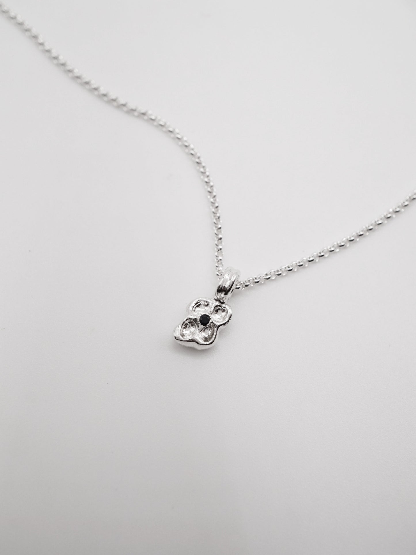 sterling silver CROQUÉE pendant with dark blue sapphire