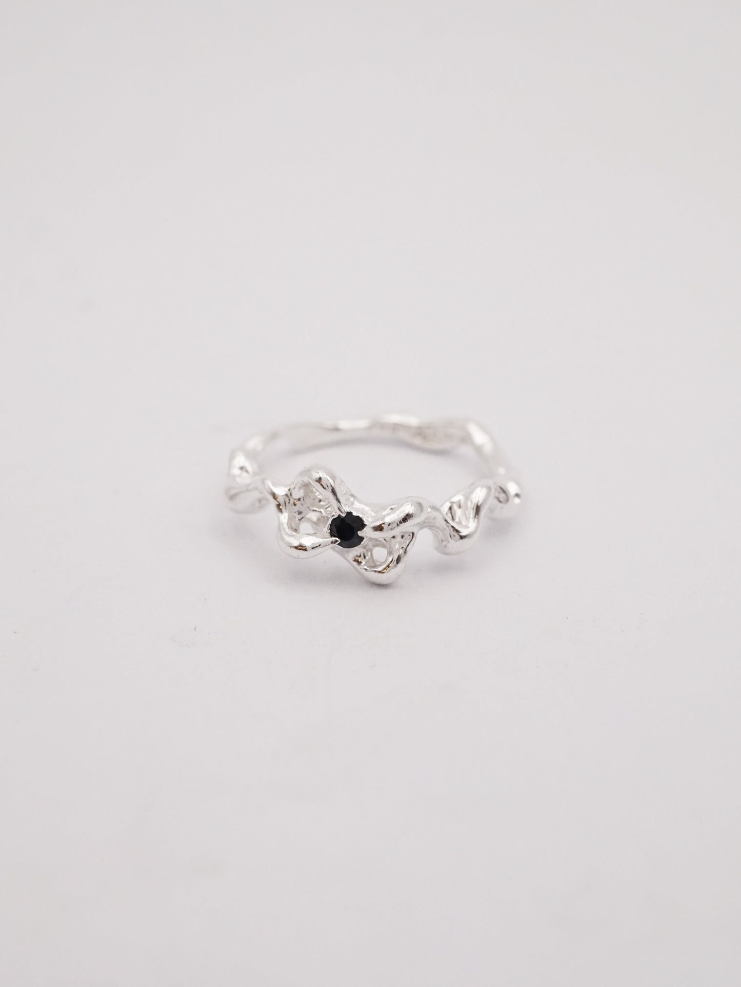sterling silver MOVE simple BOW ring with sapphire