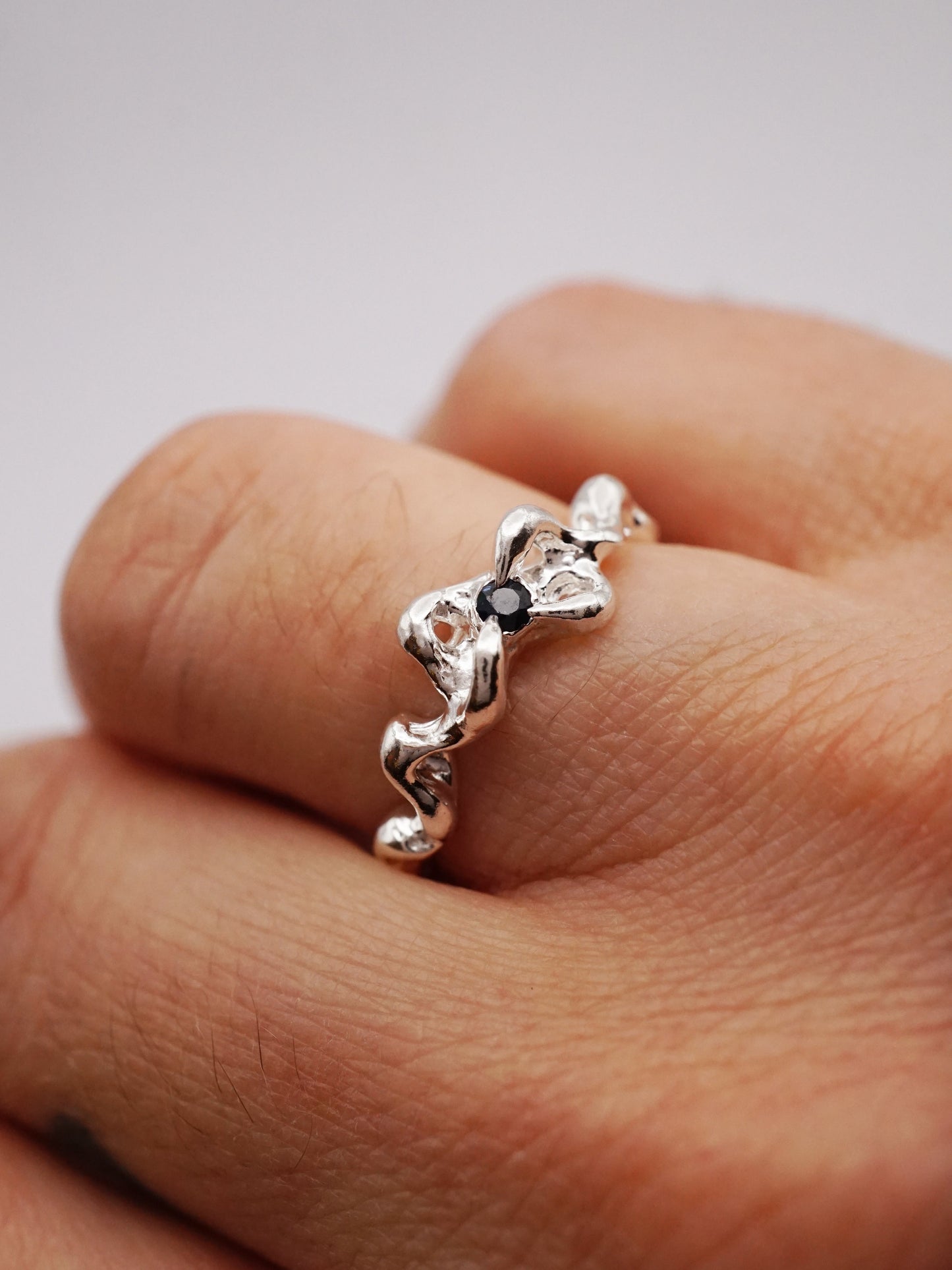 sterling silver MOVE simple BOW ring with sapphire