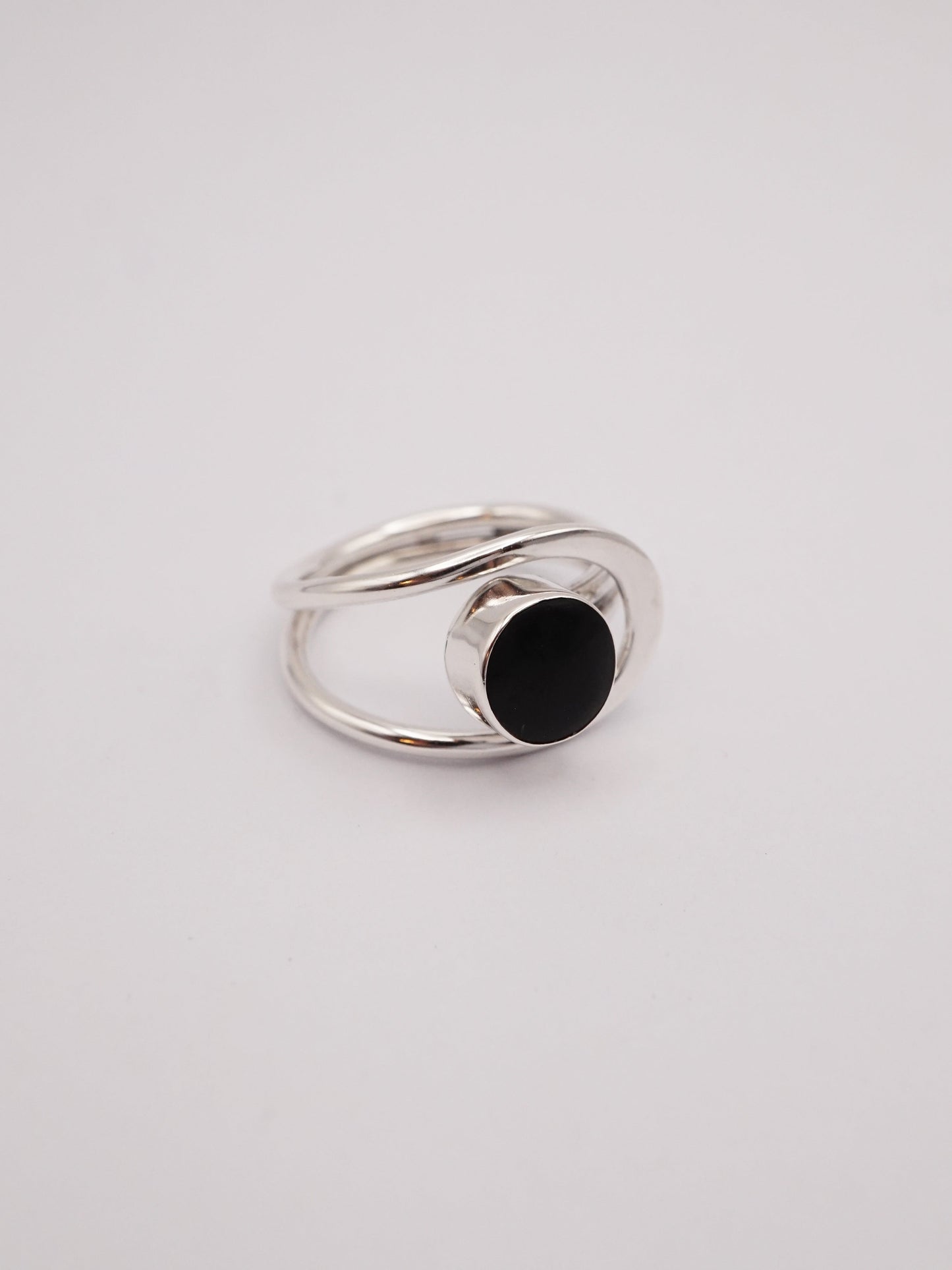 COM001 bague en argent et onyx