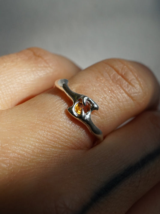 OEIL ring with sapphire