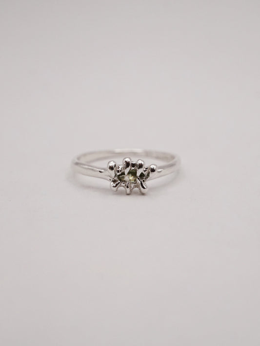 FLYTRAP ring with sapphire