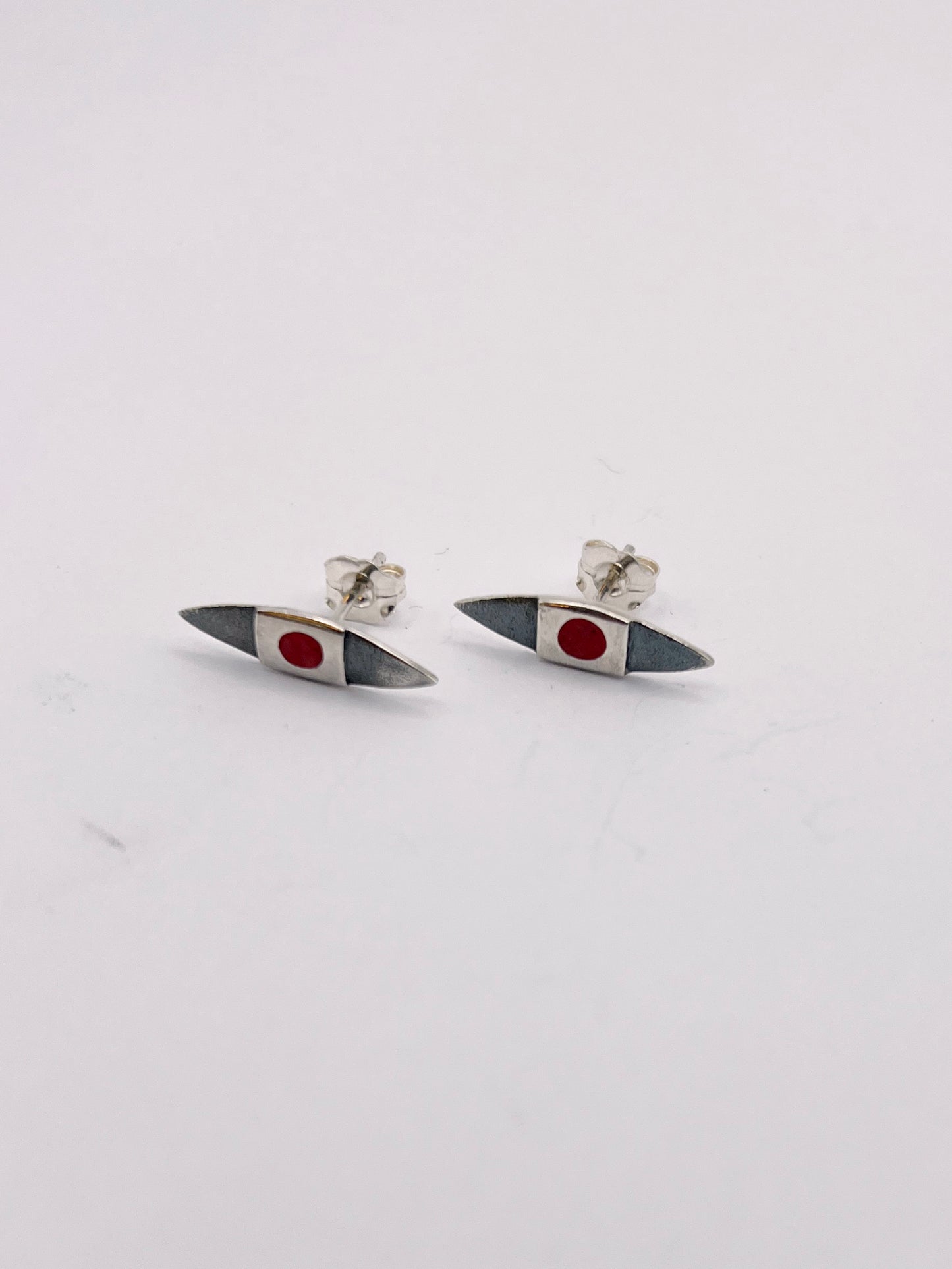 COM018 boucles studs oeil avec pierre rouge