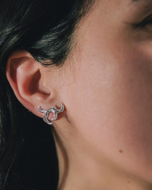 D003 earring for two side by side piercings