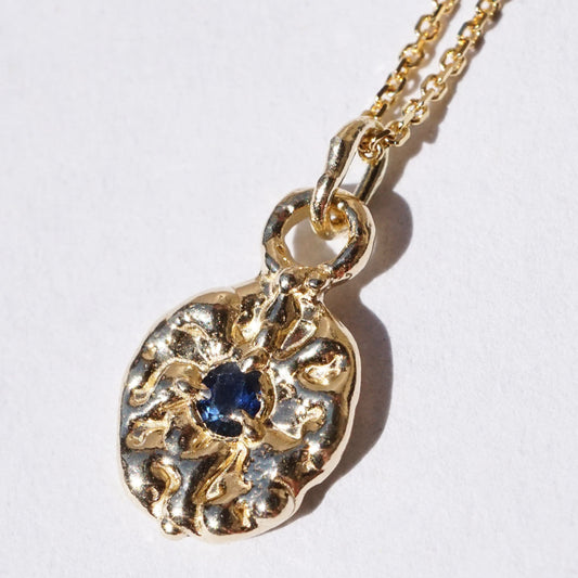 Pendentif TALISMAN - petit rond - Saphir bleu et or 10 carats